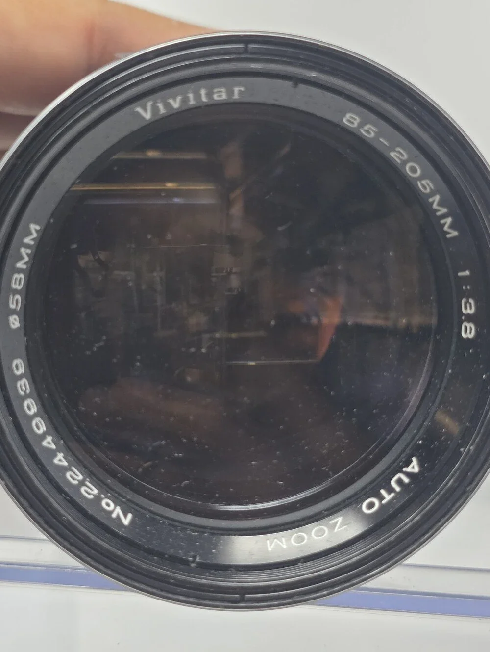VIVITAR (by KIRON) AUTO ZOOM 85-205mm 1:3.8. M42 mount lens. Comes w/ case, cap.
